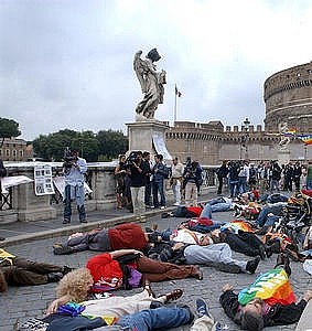 protesta di pacifisti italiani